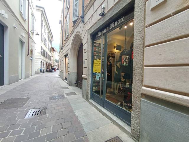 Locale Commerciale in vendita a Sant'Agostino, Como