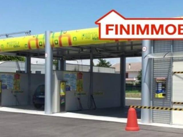 Locale Commerciale in vendita a Como Sole, Como