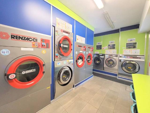 Locale Commerciale in vendita a Sagnino, Como