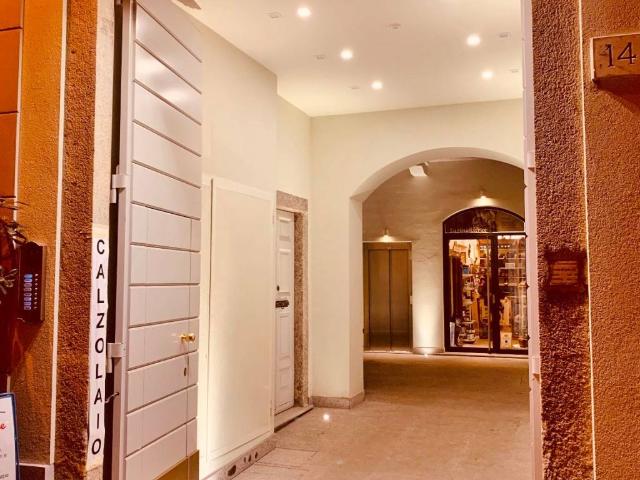 Locale Commerciale in vendita a Sant'Agostino, Como