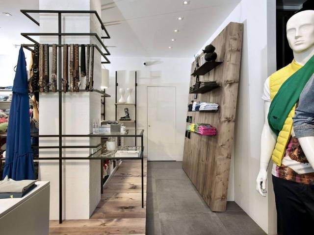 Locale Commerciale in vendita a Sant'Agostino, Como