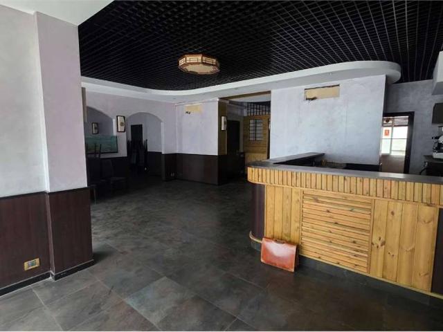 Locale Commerciale in vendita a Casetta, Como