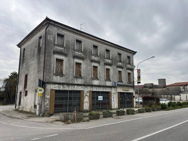 Locale Commerciale in vendita a Portogruaro, Veneto