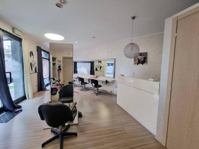 Locale Commerciale in vendita a Concorezzo, Monza-brianza