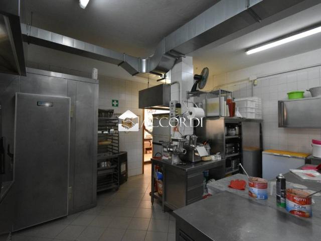 Locale Commerciale in vendita a Conegliano, Veneto