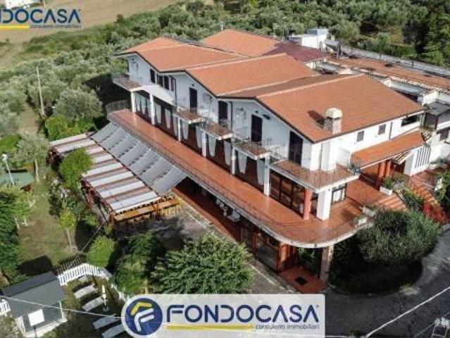 Locale Commerciale in vendita a Unione dei Comuni della Val Vibrata, Controguerra