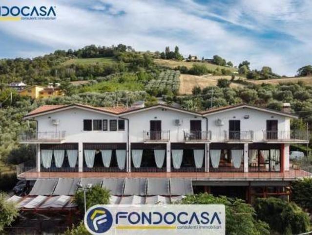 Locale Commerciale in vendita a Unione dei Comuni della Val Vibrata, Controguerra