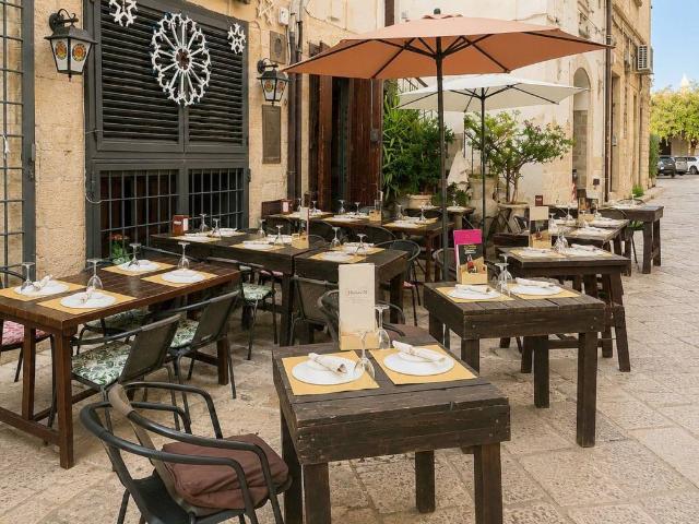 Locale Commerciale in vendita a Conversano, Bari
