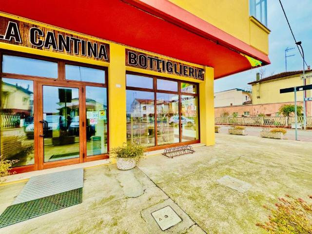 Locale Commerciale in vendita a Unione Terre e Fiumi, Copparo