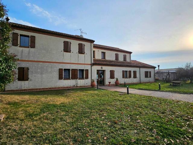 Locale Commerciale in vendita a Marche, Ancona