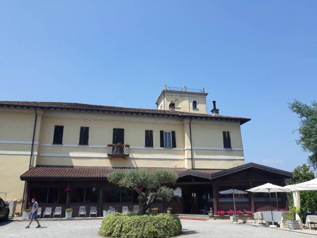 Locale Commerciale in vendita a Cornate D'adda, Lombardia