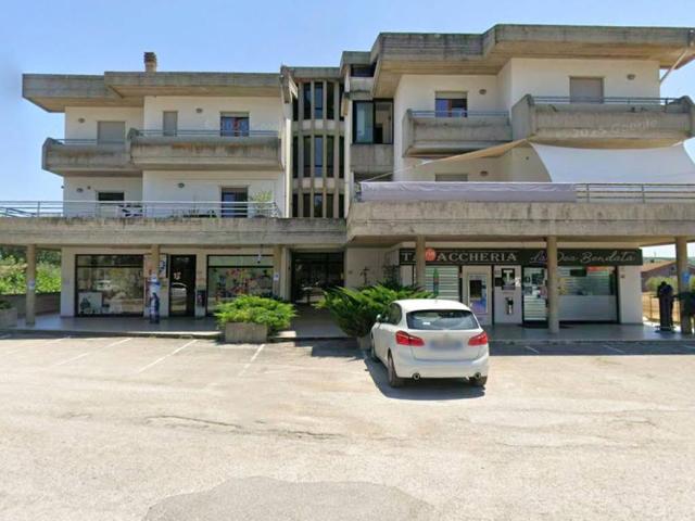 Locale Commerciale in vendita a Unione dei Comuni della Val Vibrata, Corropoli