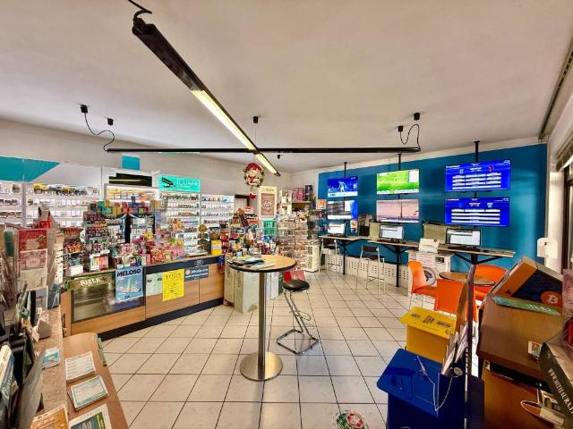 Locale Commerciale in vendita a Corte Franca, Lombardia