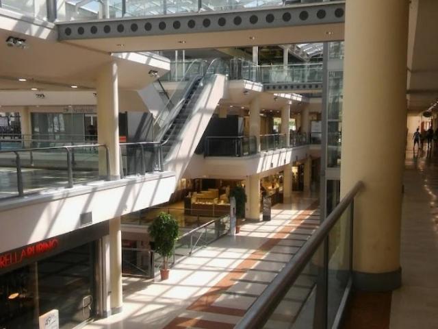 Locale Commerciale in vendita a Corte Franca, Lombardia