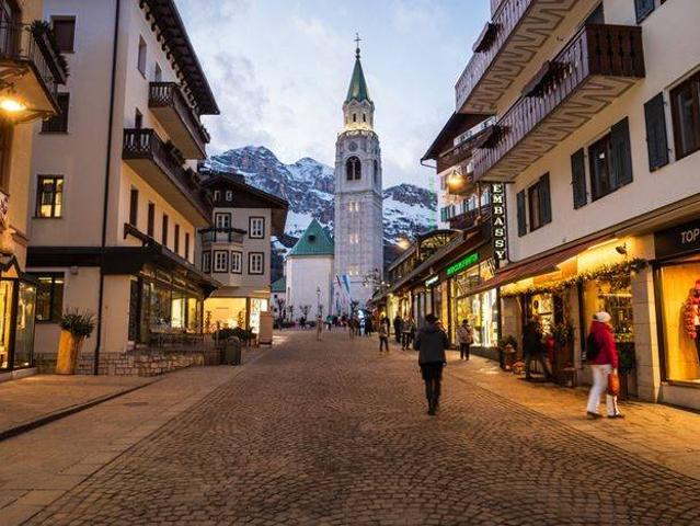 Locale Commerciale in vendita a Sopiazes, Cortina D'ampezzo