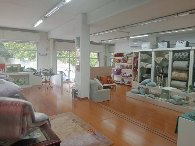 Locale Commerciale in vendita a Cortona, Toscana