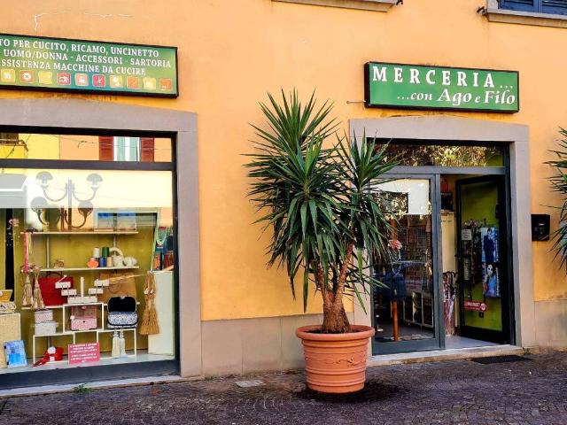 Locale Commerciale in vendita a Cortona, Toscana