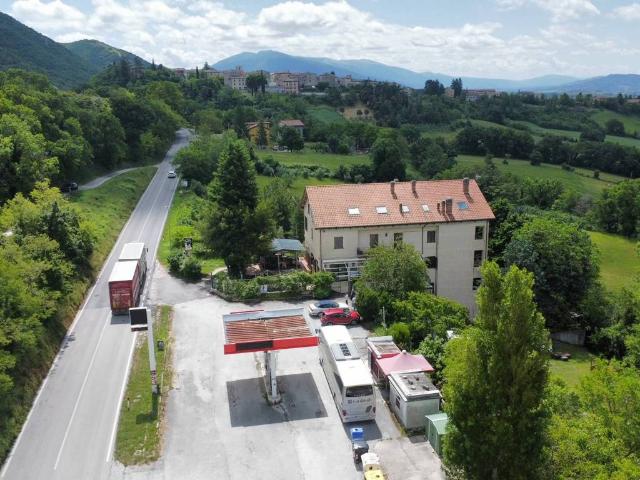 Locale Commerciale in vendita a Costacciaro, Umbria