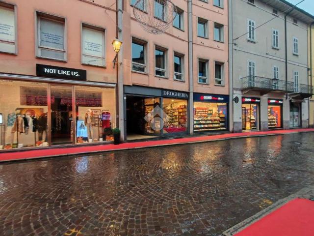 Locale Commerciale in vendita a Le Villette, Crema