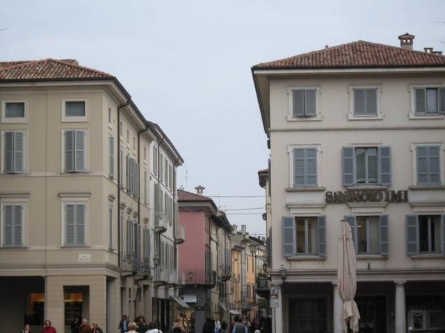 Locale Commerciale in vendita a Le Villette, Crema