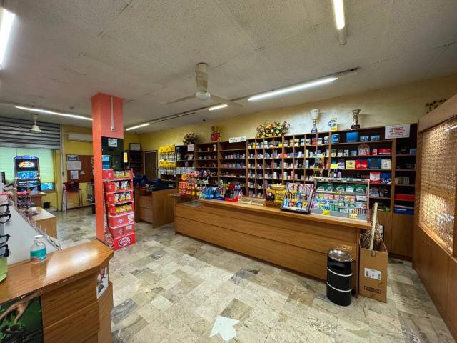 Locale Commerciale in vendita a Incrociatello, Cremona
