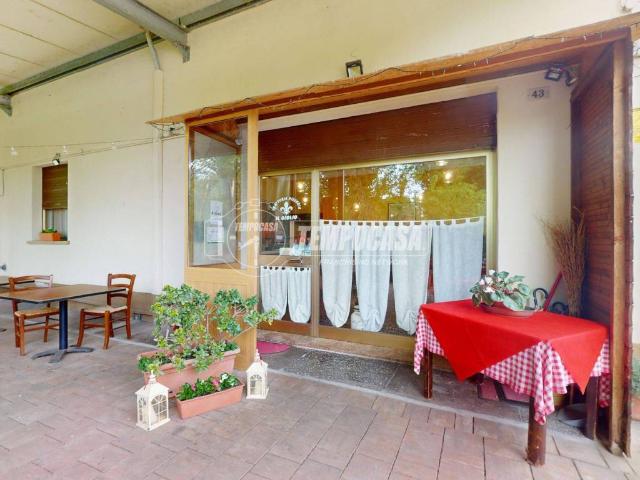Locale Commerciale in vendita a Unione Terre d'Acqua, Crevalcore