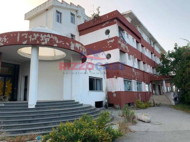 Locale Commerciale in vendita a Calabria, Crotone