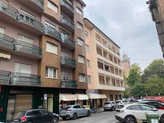 Locale Commerciale in vendita a Cuneo Nuova, Piemonte