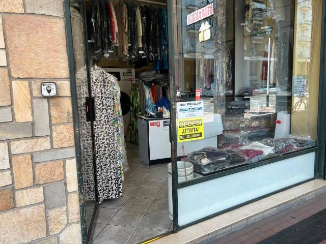 Locale Commerciale in vendita a Gramsci, Piemonte