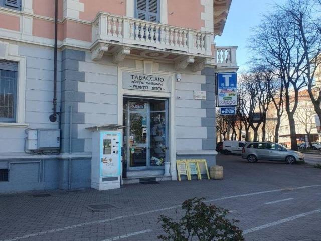 Locale Commerciale in vendita a Cuneo Centro, Piemonte