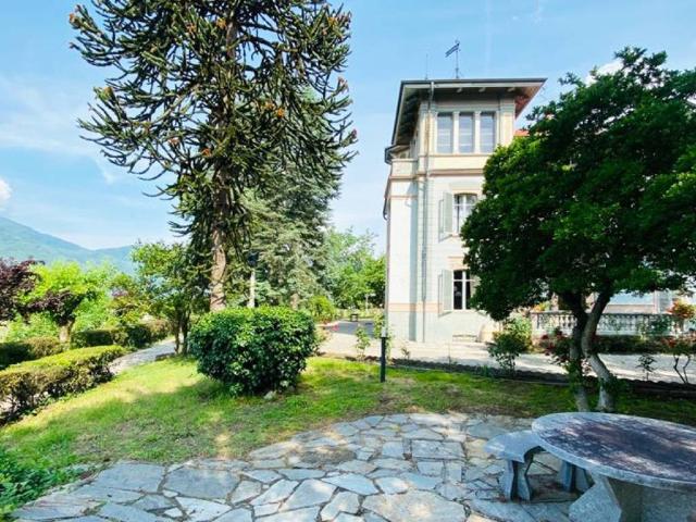 Locale Commerciale in vendita a Deiro Inferiore, Piemonte