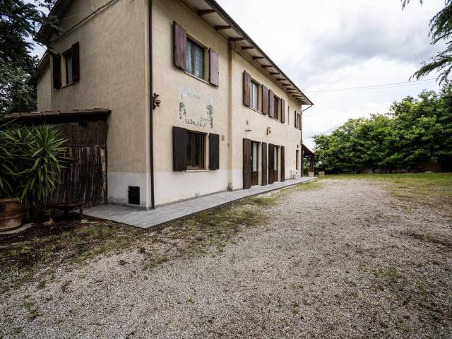 Locale Commerciale in vendita a Marche, Ancona
