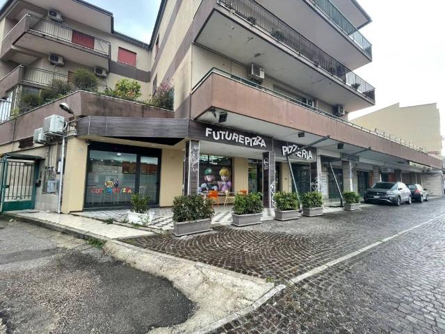 Locale Commerciale in vendita a Curti, Campania