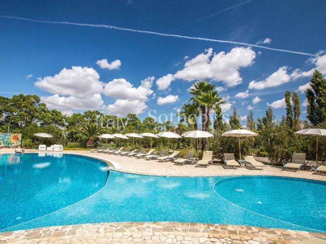 Locale Commerciale in vendita a Puglia, Lecce