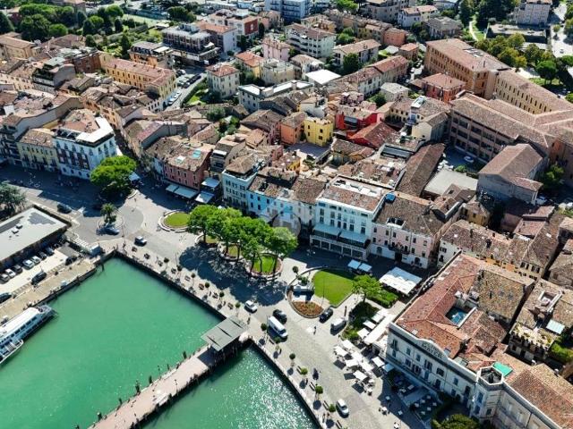 Locale Commerciale in vendita a Desenzano Del Garda, Lombardia