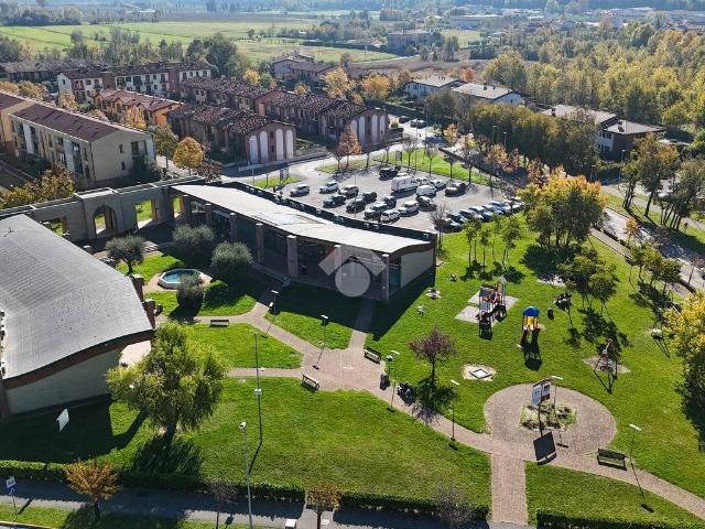 Locale Commerciale in vendita a Rivoltella del Garda, Desenzano Del Garda