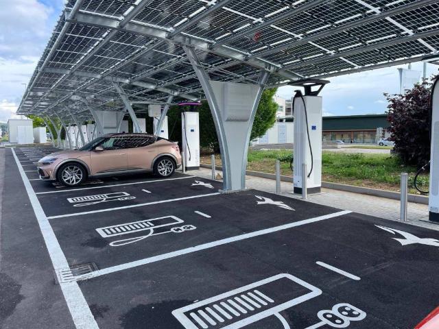 Locale Commerciale in vendita a Vicina, Desenzano Del Garda