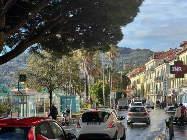 Locale Commerciale in vendita a Diano Calderina, Diano Marina