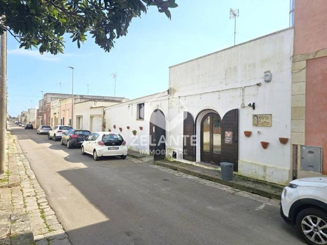 Locale Commerciale in vendita a Puglia, Lecce