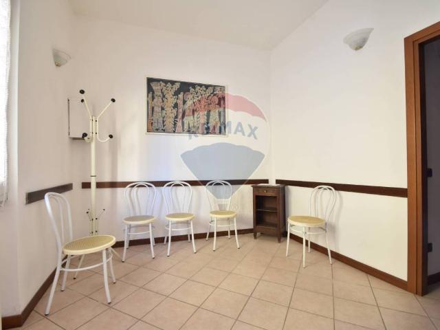 Locale Commerciale in vendita a Rocchetta, Piemonte