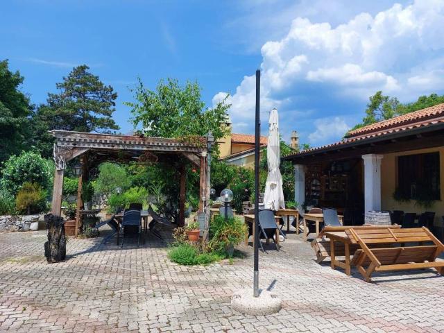 Locale Commerciale in vendita a Aurisina, Friuli-Venezia Giulia