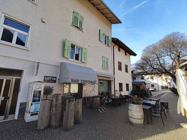 Locale Commerciale in vendita a Überetsch-Unterland - Oltradige-Bassa Atesina, Egna - Neumarkt