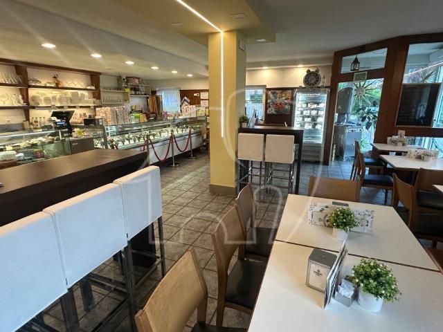 Locale Commerciale in vendita a Überetsch-Unterland - Oltradige-Bassa Atesina, Egna - Neumarkt
