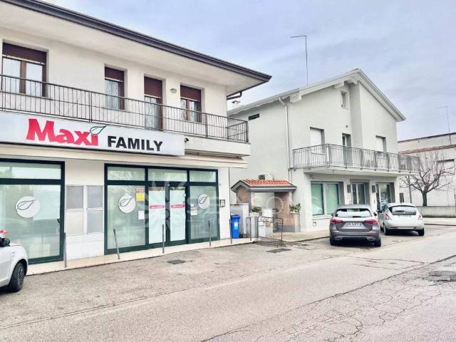 Locale Commerciale in vendita a Eraclea, Veneto