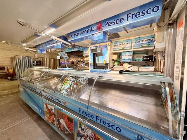 Locale Commerciale in vendita a Erbusco, Lombardia