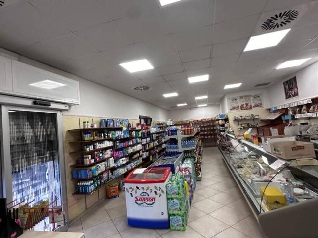 Locale Commerciale in vendita a Erchie