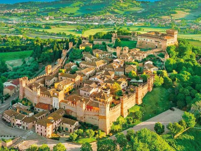Locale Commerciale in vendita a Albacina-Borgo Tufico, Marche