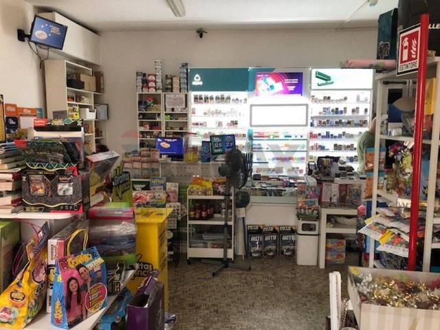 Locale Commerciale in vendita a Villanova, Marche