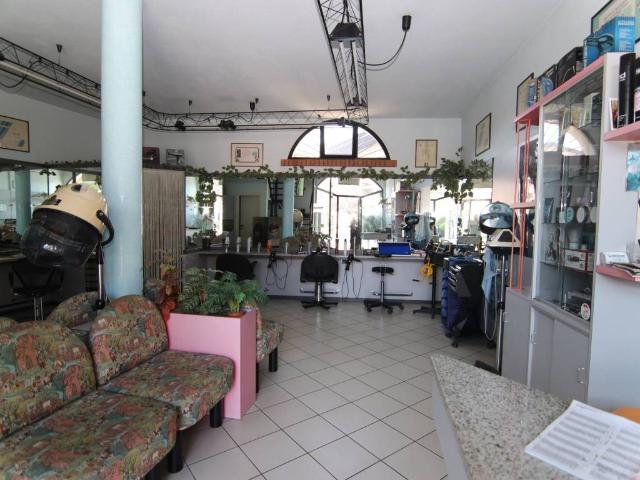 Locale Commerciale in vendita a Gaggino, Lombardia