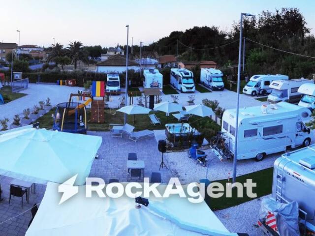 Locale Commerciale in vendita a Metaurilia, Marche